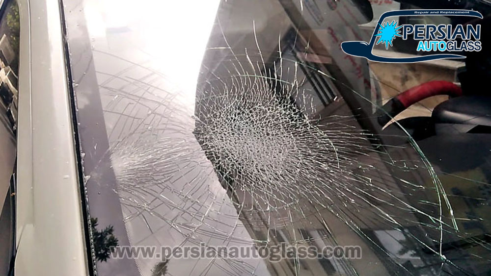 علت شکستن شیشه ماشین