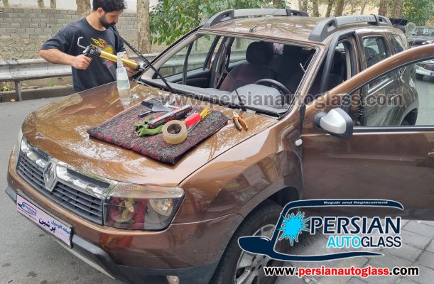 شیشه جلو داستر